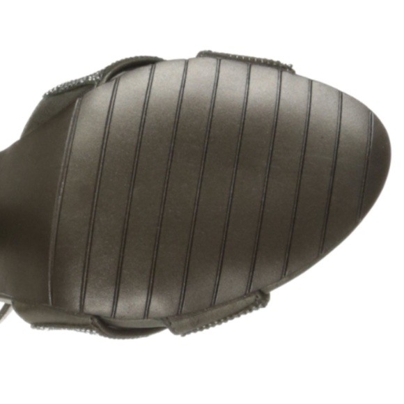 KWOB Kenneth Cole REACTION Crash 3.5 in. jeweled X-band toe strap dress sandal - Picture 3 of 7